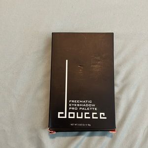 Doucce Freematic Eyeshadow pro palette